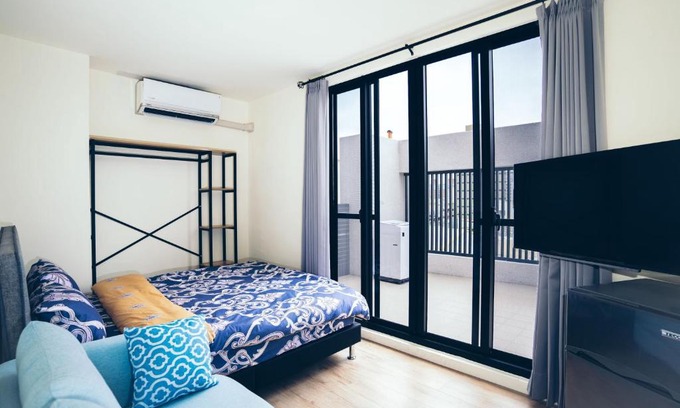 East District Apartment | Guest Rated 9.7: Good Garden Apartment with Kitchen Access