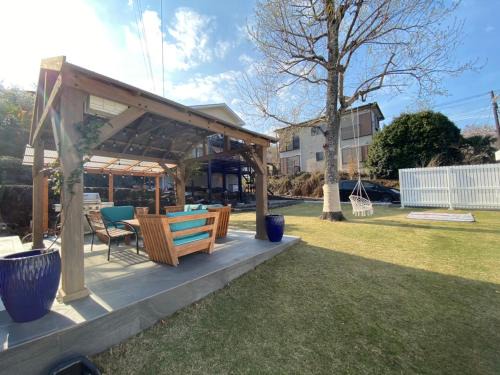 Yawatano Villa | Scenic Ocean View Retreat with BBQ and Hot Tub in Izu Kogen
