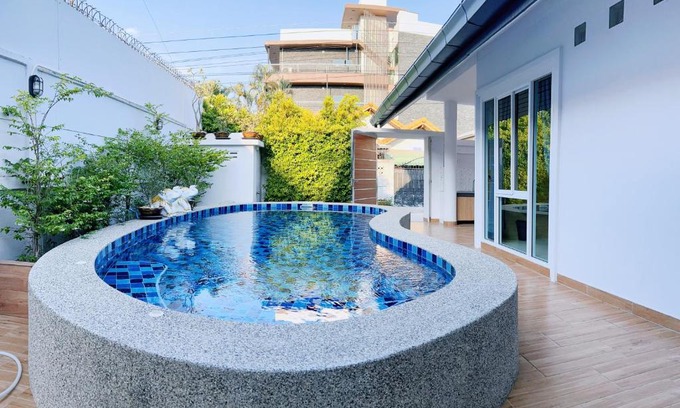South Pattaya Villa | Premier Villa with Pool Near Vibrant Walking Street
