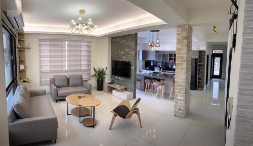 Jincheng House | Pet-Friendly Retreat at 里舍民宿 with Kitchen Access
