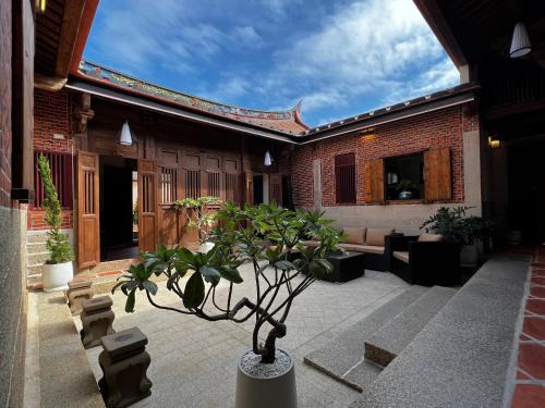 Jinning Bed & Breakfast | Unwind at Yozaiyo39 B&B: Oceanfront Retreat Rated 9.9