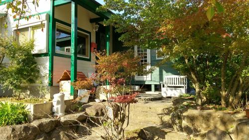 Omura House | Discover 鉢巻山荘: Guest Rated 10/10 with Hot Tub