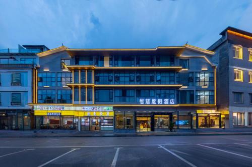 Wulingyuan Hotel | Discover Sochi Smart Resort Zhangjiajie with Pool & Hot Tub
