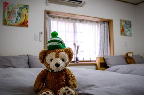 Motomatchi Villa | Stylish Color Inn: 4-Bedroom Villa Near Namba Station