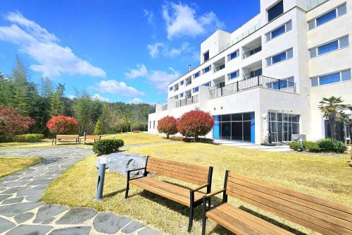 Songhak Resort | Relax at Dasan Beach Golf & Resort with Great Amenities