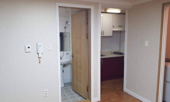 Chilgok Apartment | Cozy One-Room Near Seokjeok Post Office, Pet & Child Friendly