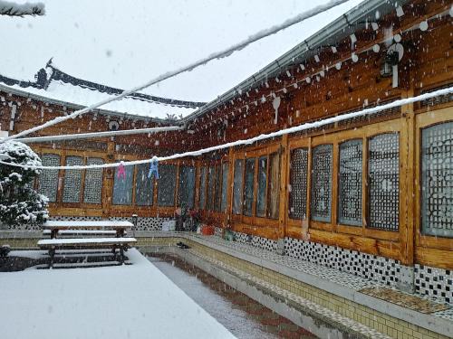 Andong House | Wolyeongchae: Guest Rated 9/10 with Kitchen Amenities