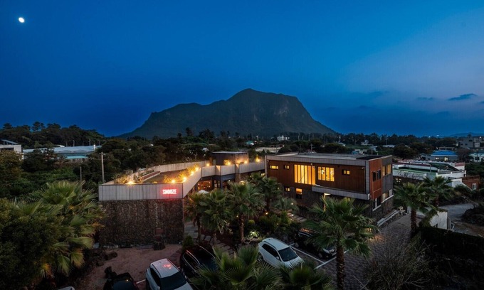 Andeok House | Experience Culinary Bliss at 앤스테이 Near Snuze