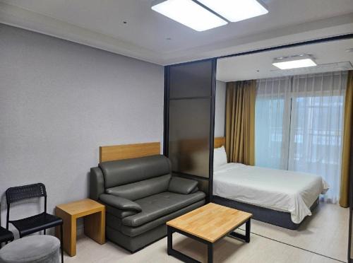 Yeosu Apartment | 여수호텔 퍼스트시티 429호 더블 하프오션뷰
