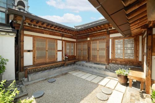 Sajik-dong Apartment | Top-Rated Private House Stay for Families at JNP