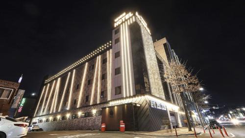 Pohang Hotel | Family-Friendly Stay at Pohang A1 Jukdo with Great Reviews