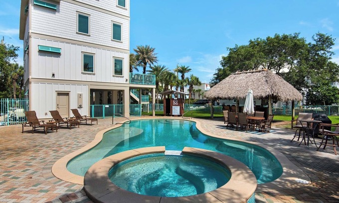 Tang-O-Mar House | Beachside Retreat with Pool, Tiki Bar & Top Review Score