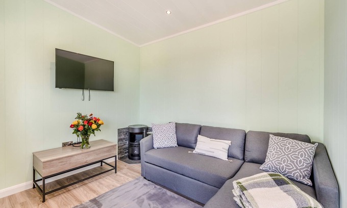 Jameston Cottage | Oceanfront Retreat Near Tenby with Spa and Ocean Views