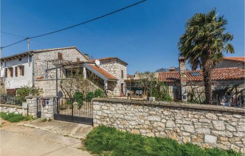 Flengi Apartment | Inviting Vrsar Apartment with Kitchen & Pet-Friendly Amenities