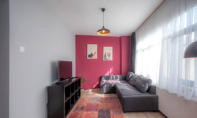 Cihangir Apartment | Modern Taksim Flat: Pet Friendly & Perfect for Families