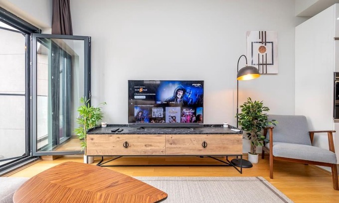 Kadikoy Apartment | Comfortable & Modern Stay in Kadikoy - Pet Friendly
