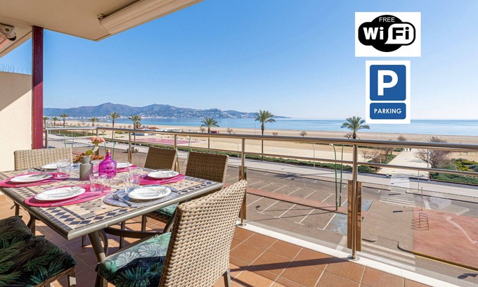 Empuriabrava Apartment | Seaside Getaway: Mirablau Apartment with Ocean Views