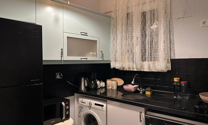 Fındıkzade Apartment | Historic Apartment Retreat with Family and Pet-Friendly Perks