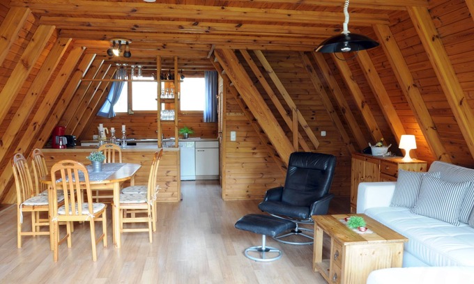 Zinnowitz Cabin | Cozy Finnhütte on Baltic Sea Beach - Pet Friendly Retreat