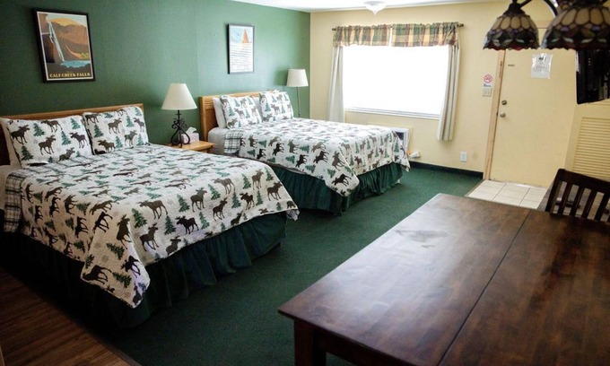 Sevier Apartment | Cozy Candy Suite 124 with Pool & Kitchen Amenities