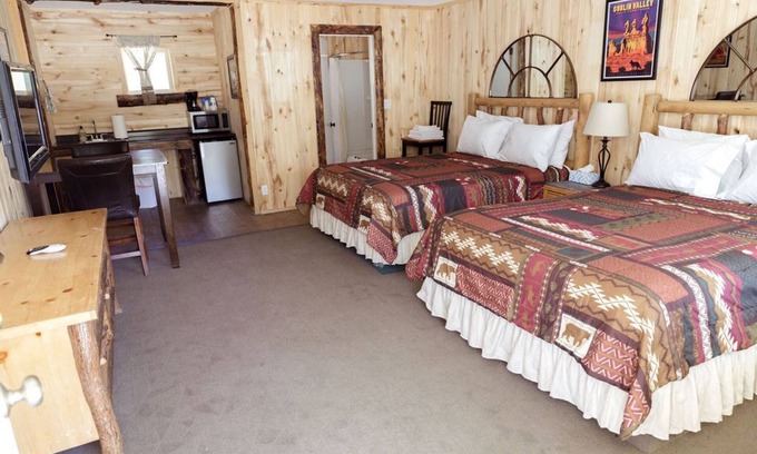 Sevier Apartment | Pet-Friendly Candy Suite 126 with Pool and Kitchen Access