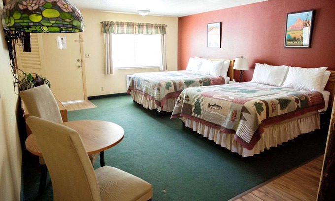 Sevier Apartment | Pet-Friendly Candy Suite 125 with Pool and Kitchen Access