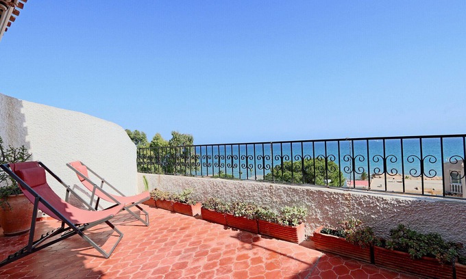Santa Pola Apartment | Experience Comfort at La Cala with Spa and Breakfast Options