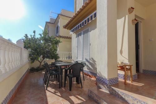 Monte Faro Apartment | Comfort at Brisamar 002: Poolside Retreat for Families
