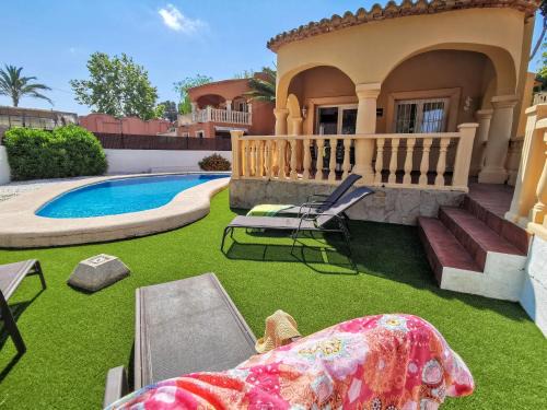 El Tosalet Villa | Pet Friendly Retreat at Villa Pera - 4-Star Getaway
