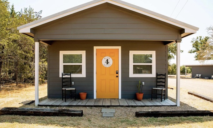 Carmine Cottage | Discover Bluemoon Cottage: Family-Friendly with Ocean Views