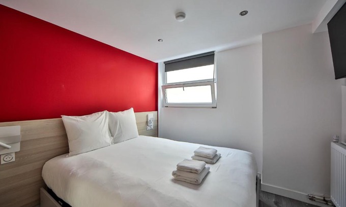 Charenton-le-Pont Apartment | CoLiving Loft with Home Cinema & Fitness Amenities