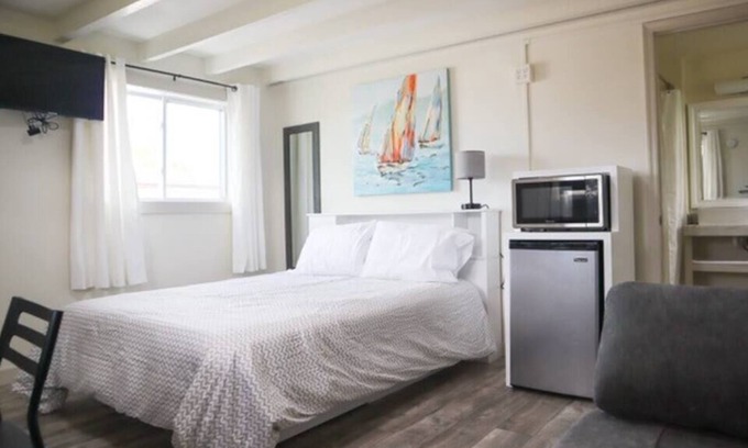 West Ocean City Resort | Cozy One-Bedroom Resort with Pool and Breakfast Included