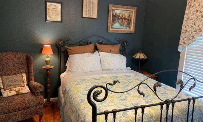 Inglis Apartment | Cozy Ocali Room with Pool Access and Kitchen Amenities