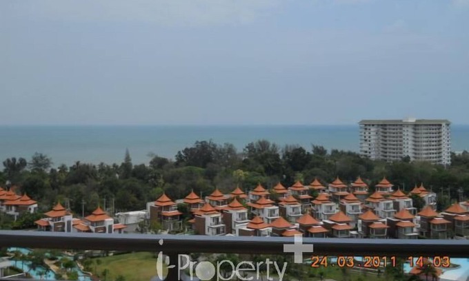 Hua Hin Apartment | Beachfront Escape: 062 Boat House with Ocean Views