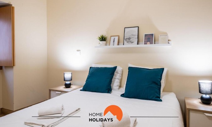 Peneco Beach House | Private Terrace Retreat, Steps from the Beach with AC