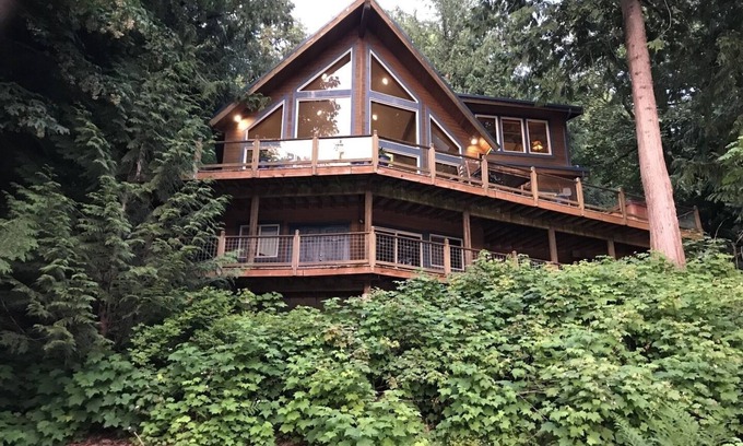 Maple Falls Cabin | Comfortable Lake Front Getaway with Hot Tub and BBQ