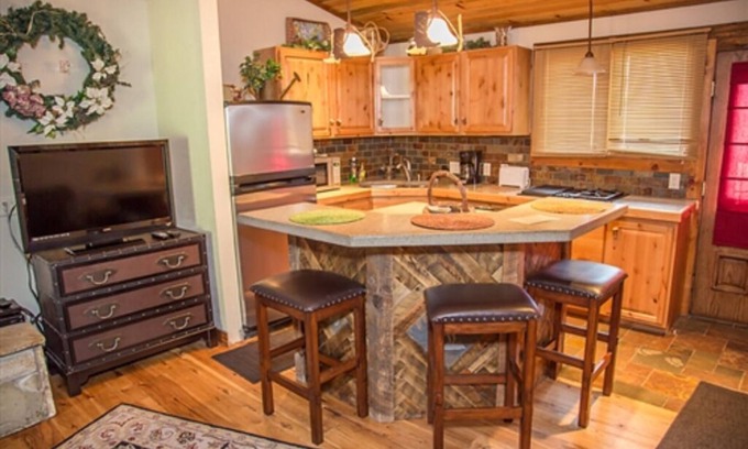 Afton Condo | Cozy 1 Bedroom Condo with Pool at The Mountain Inn