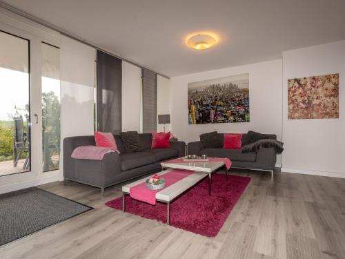Innenhafen Apartment | Pet-Friendly 089 Fewo Skyline: Beachfront Getaway