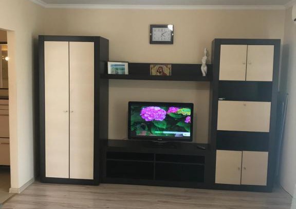Berehove Apartment | Cozy 1-Bedroom Apartment with Child-Friendly Amenities