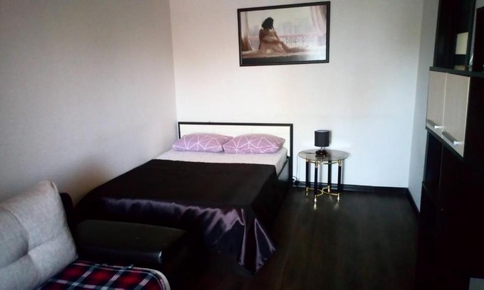 Yelets Apartment | Comfortable Quarter for 4, Pet-Friendly in Elets