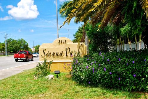 Gulf Gate Estates Apartment | Modern 1/1 Bed & Bath Condos Near Siesta with Pool Access