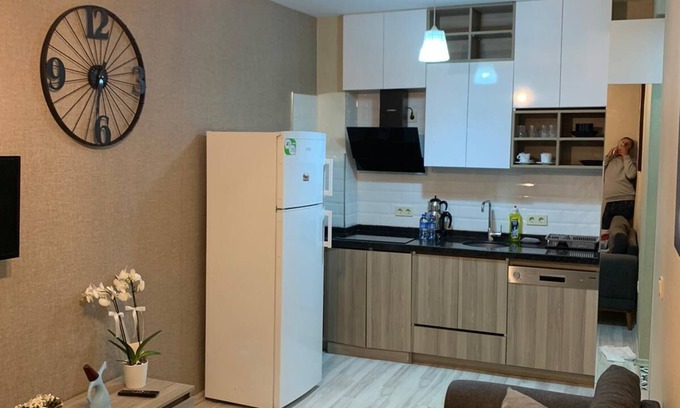 Kucukcekmece Apartment | Convenient 1+1 Residence Hotel Near Metrobus Access