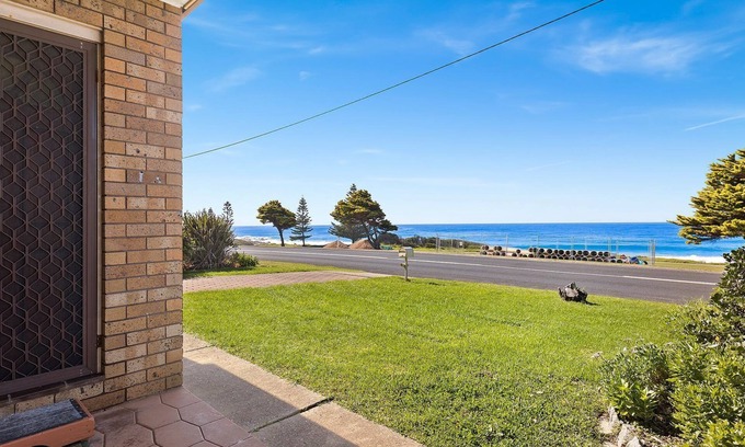 Kianga Apartment | Relax at Kianga: Poolside Retreat with Ocean Views