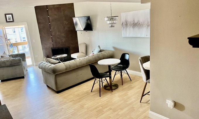 Cherry Creek Condo | Steps from Cherry Creek North Shops - Family & Pet Friendly