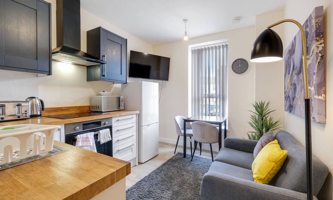 Wednesbury Apartment | Cozy 1 & 2 Bedroom Apartments with Breakfast by 12Stay