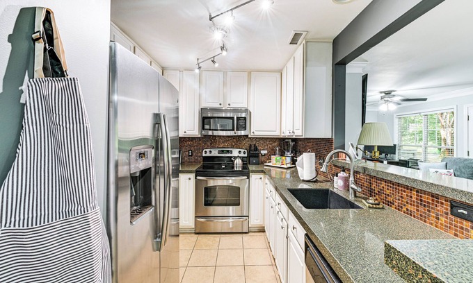 Third Ward Apartment | 1/2 Mi to Bank of America Stadium: Uptown Condo!