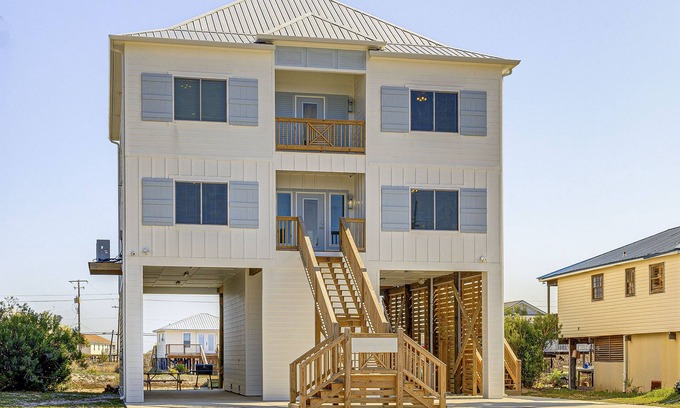 Dauphin Island House | Beautiful Dauphin Island Retreat Steps from the Beach