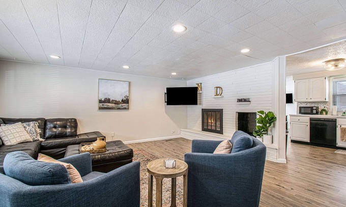 Wooded Estates House | Convenient Stay Near Notre Dame with Family-Friendly Amenities