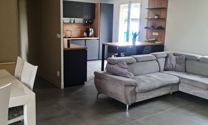 Meyzieu Nord Ouest House | Family-Friendly 1-3 Bedroom Retreat near Groupama Stadium