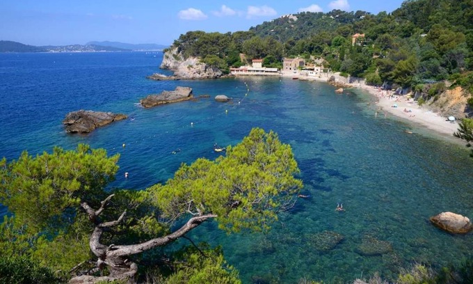 La Garde Villa | 1.5 km from "plage de la Garde" Top of Villa with private garden and barbecue area